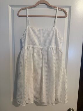 entro White Eyelet Spaghetti-Strap Sundress